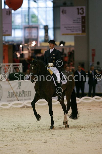 LAUGKS_MEGGLE\'S WELTTALL_MILANO_2011_SS2_2459.jpg